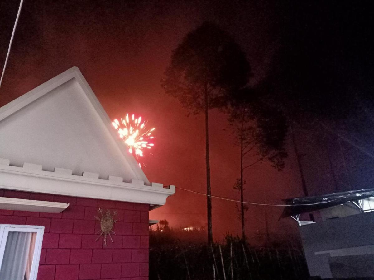 Istana Bromo Resort エクステリア 写真